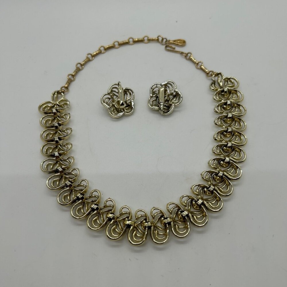 Vintage Coro Gold-Tone Necklace & Matching Unsigned Clip-On Earrings Set - Picture 3 of 15